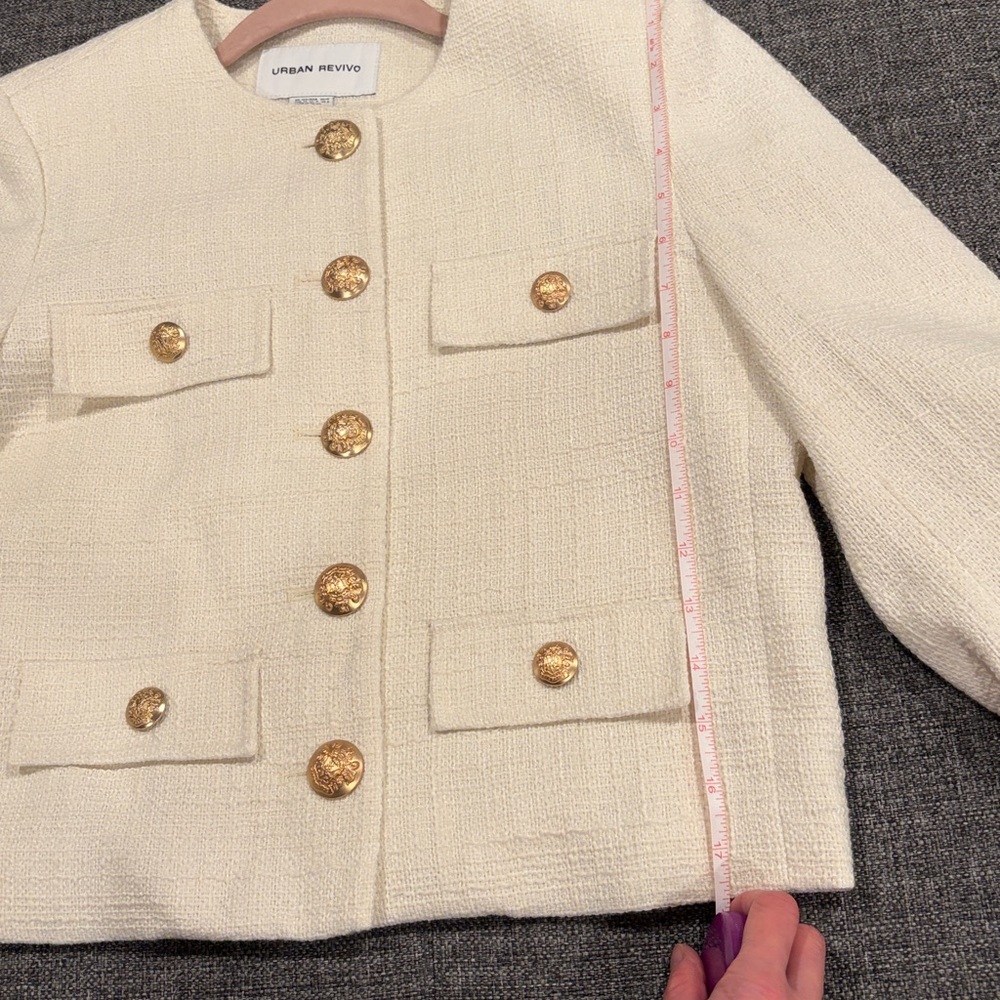 Little white jacket with gold buttons - Picture 9 of 11